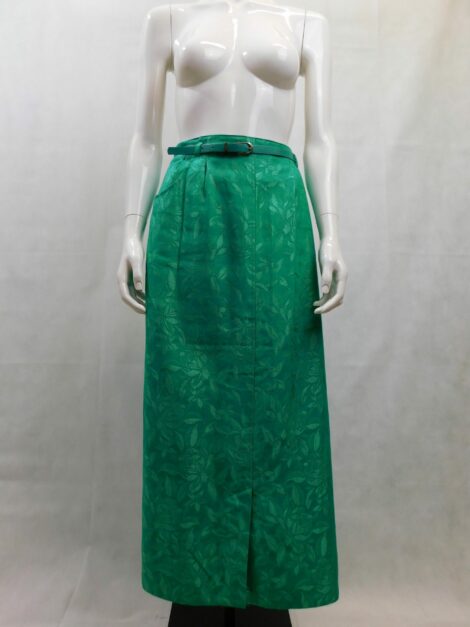 Πένσιλ φούστα, με τσέπες, πράσινη ζώνη και σχέδιο με τριαντάφυλλα Χρώματα: Πράσινο Υλικό: Βαμβάκι, Βισκόζη