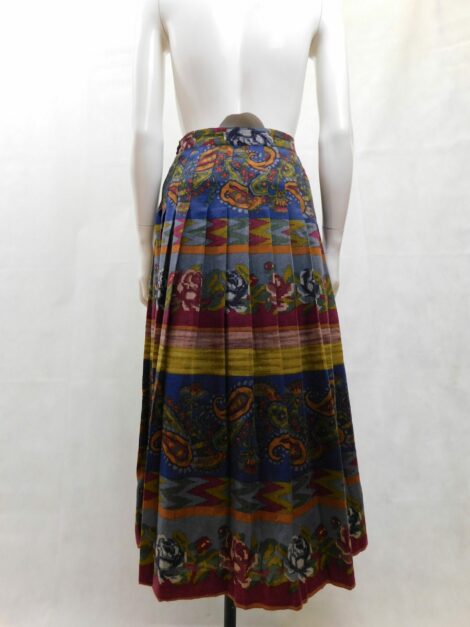 Midi Skirt , Highwaisted, pleated midi skirt, with paisley pattern Colours: Blue, Yellow, Green Material: Cotton