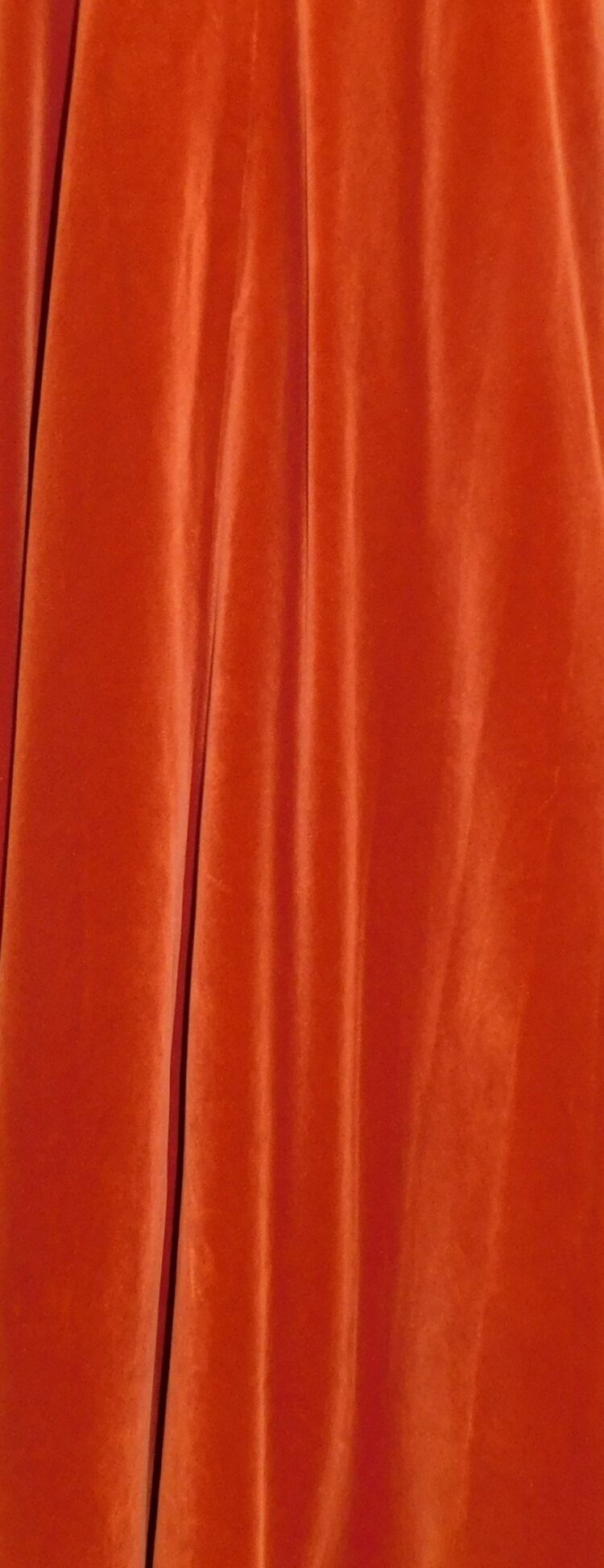 Βελούδινη μάξι φούστα Χρώματα: Πορτοκαλί Υλικό: Ακρυλικό