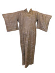 Vintage χειροποίητο κιμονό Χρώματα: Καφέ, Λευκό Διαστάσεις: Ύψος: 150cm Υλικό: Άγριο Μετάξι